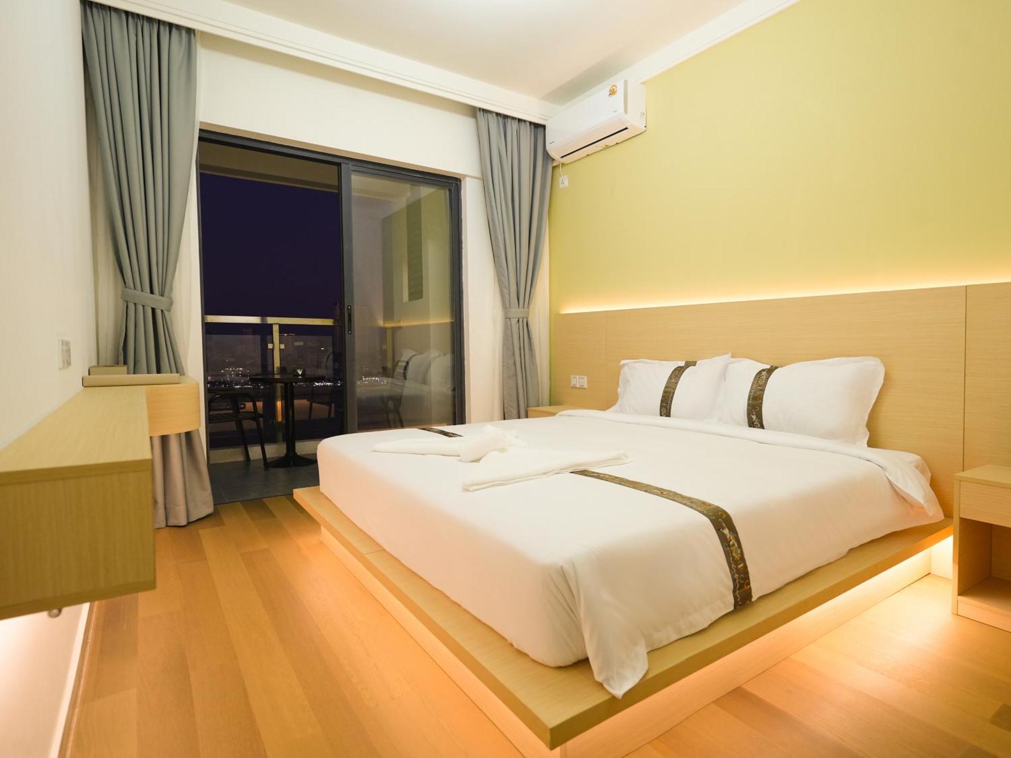 X One Hotel Phnom Penh Exterior photo