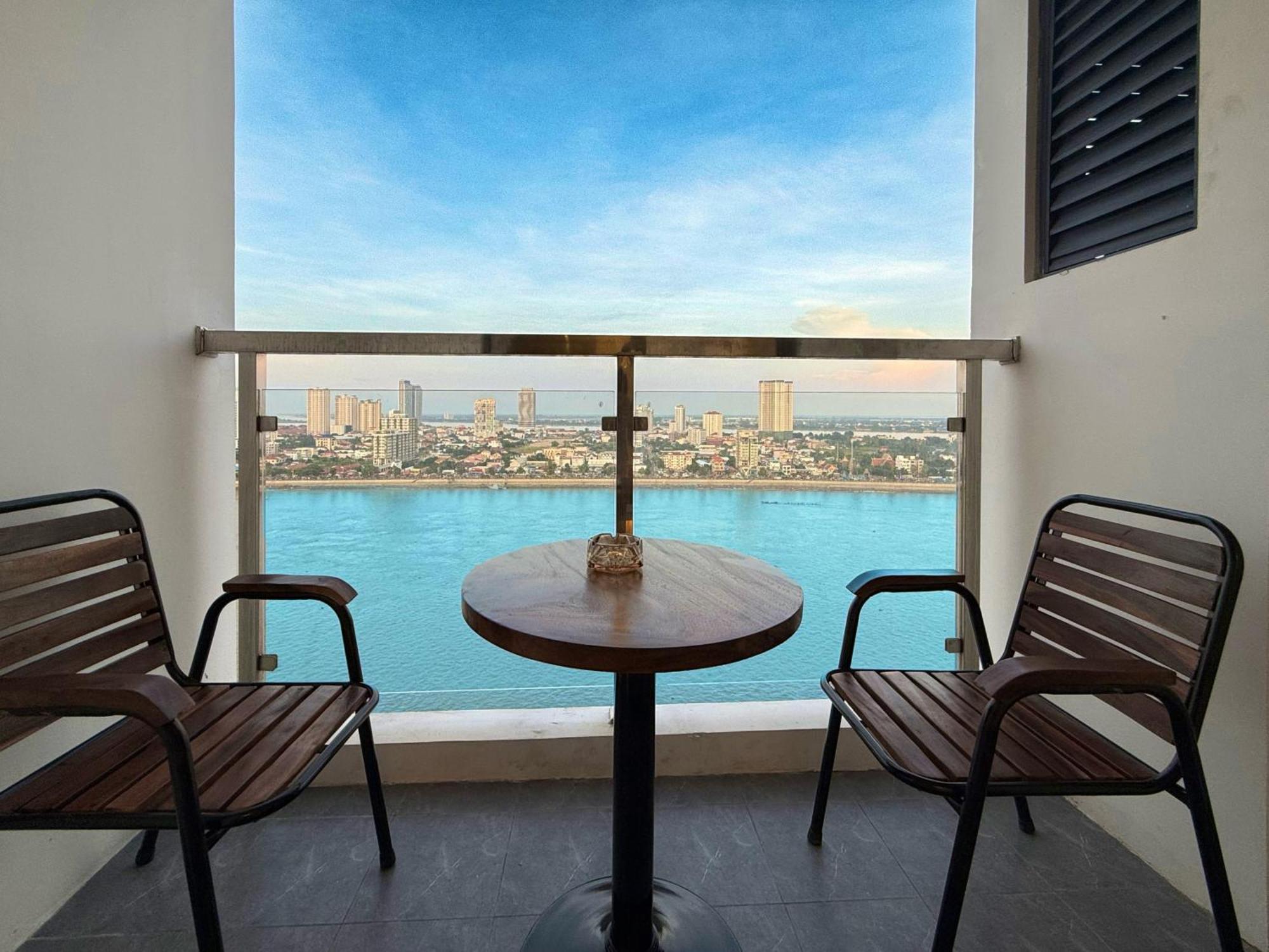 X One Hotel Phnom Penh Exterior photo