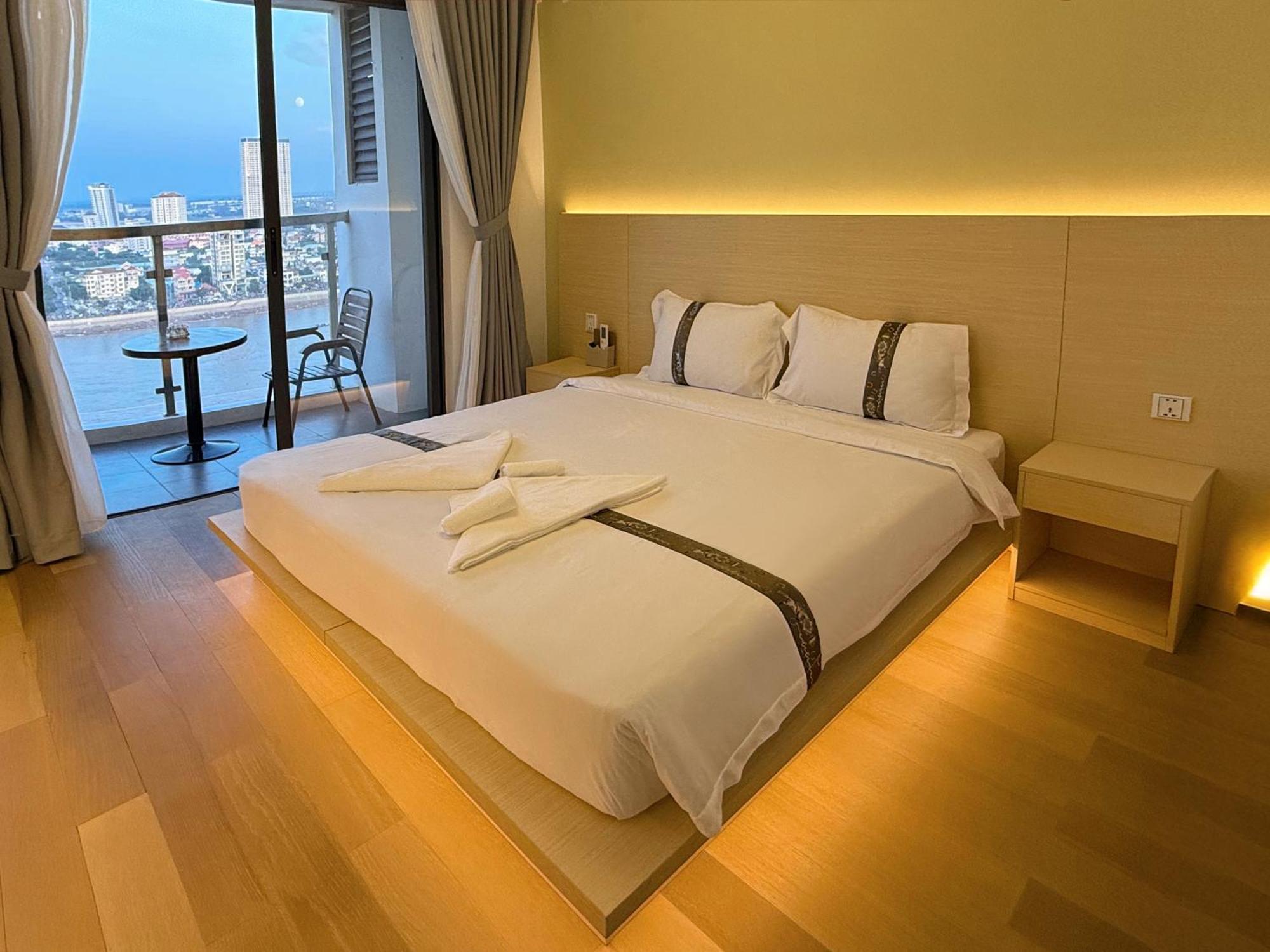 X One Hotel Phnom Penh Exterior photo