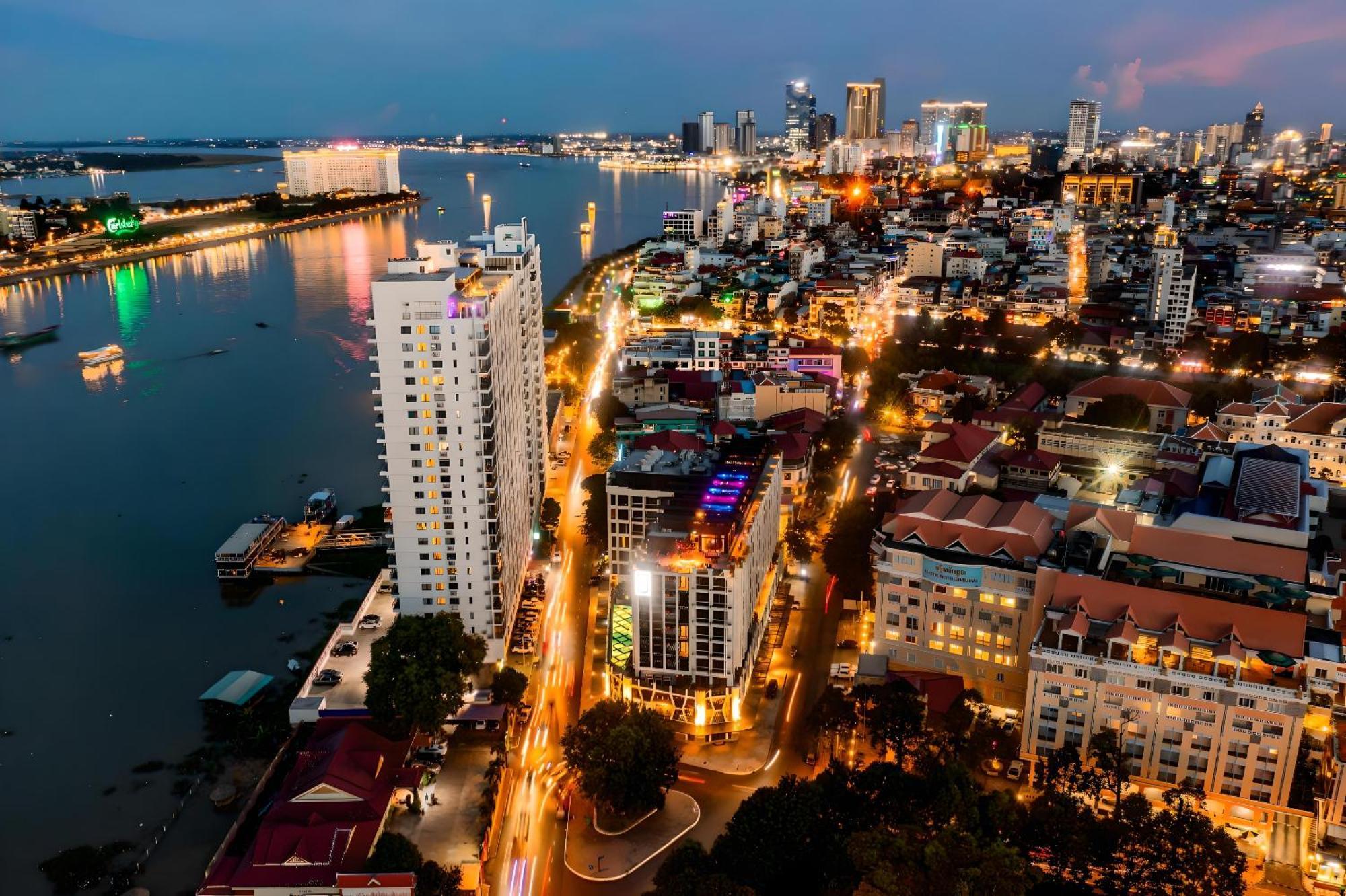 X One Hotel Phnom Penh Exterior photo
