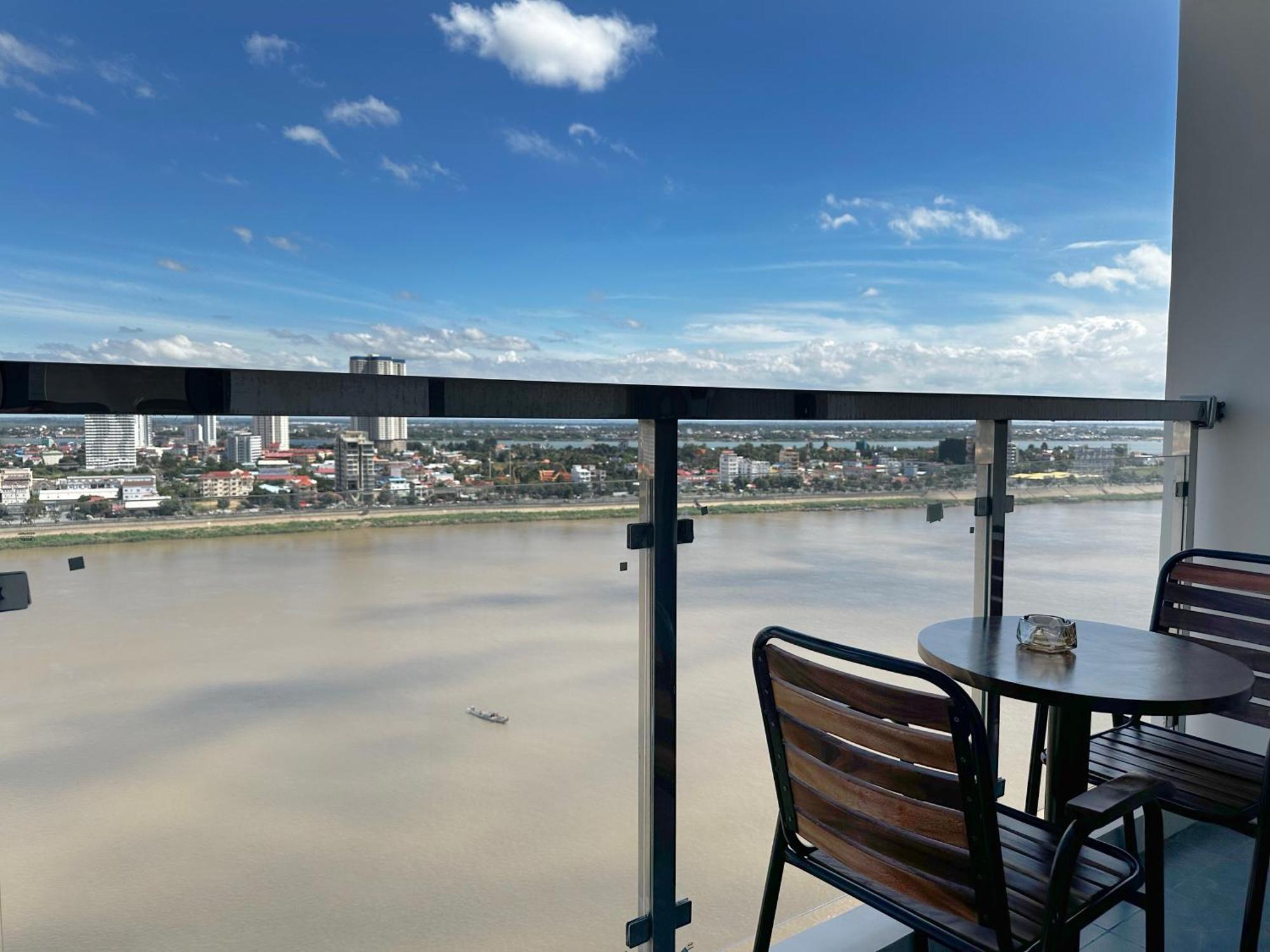 X One Hotel Phnom Penh Exterior photo