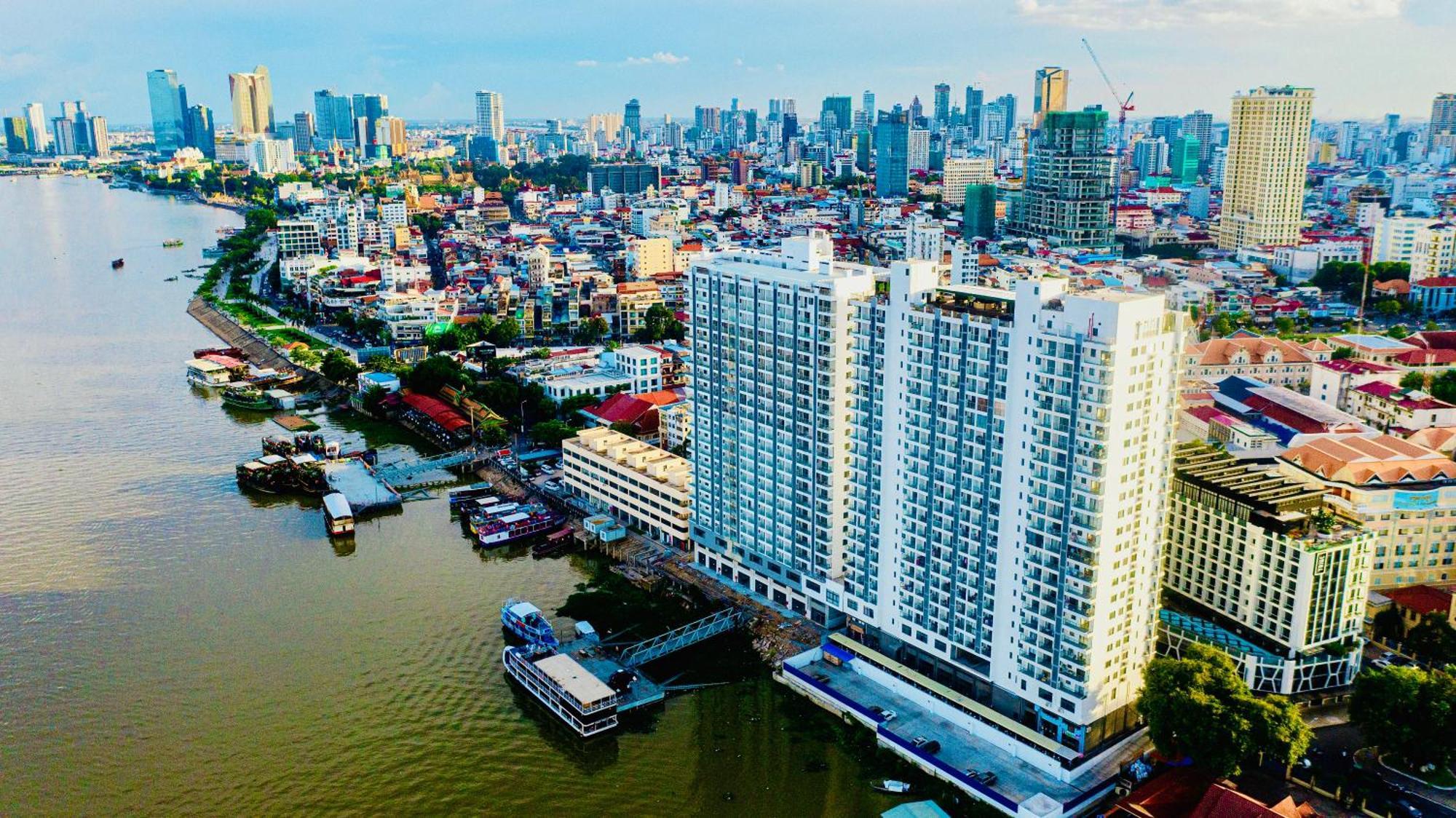 X One Hotel Phnom Penh Exterior photo