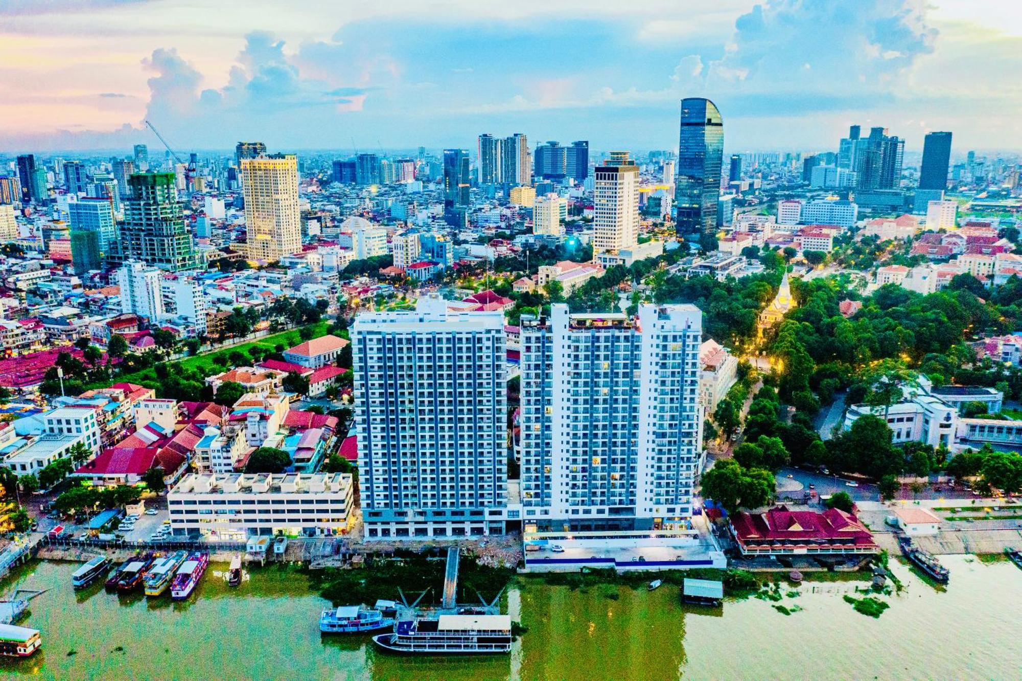 X One Hotel Phnom Penh Exterior photo