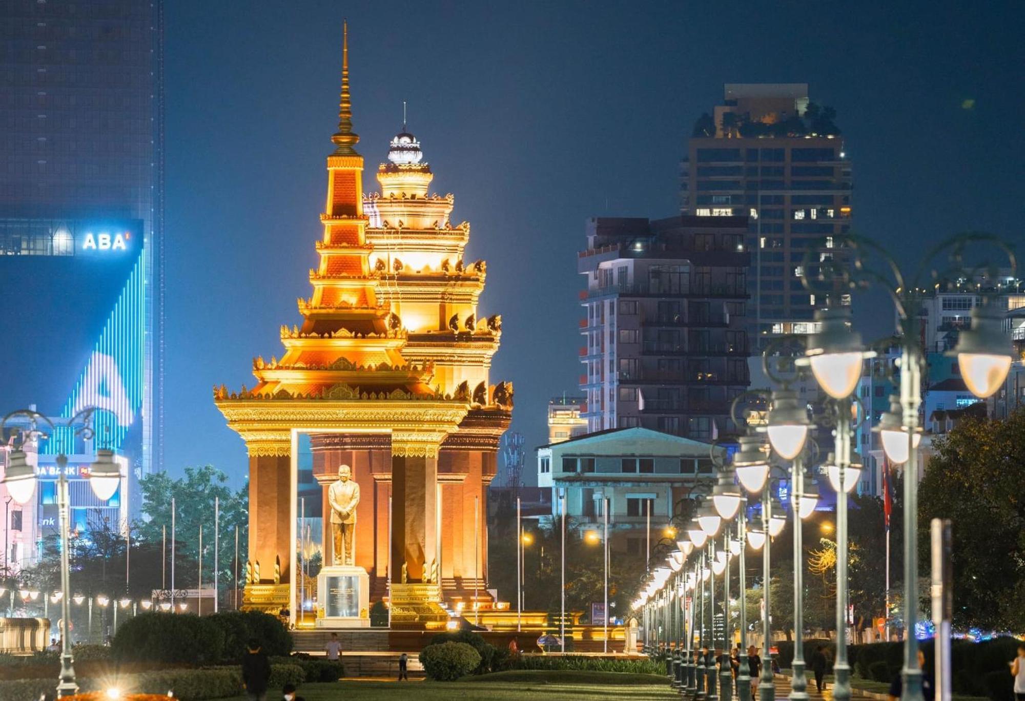 X One Hotel Phnom Penh Exterior photo