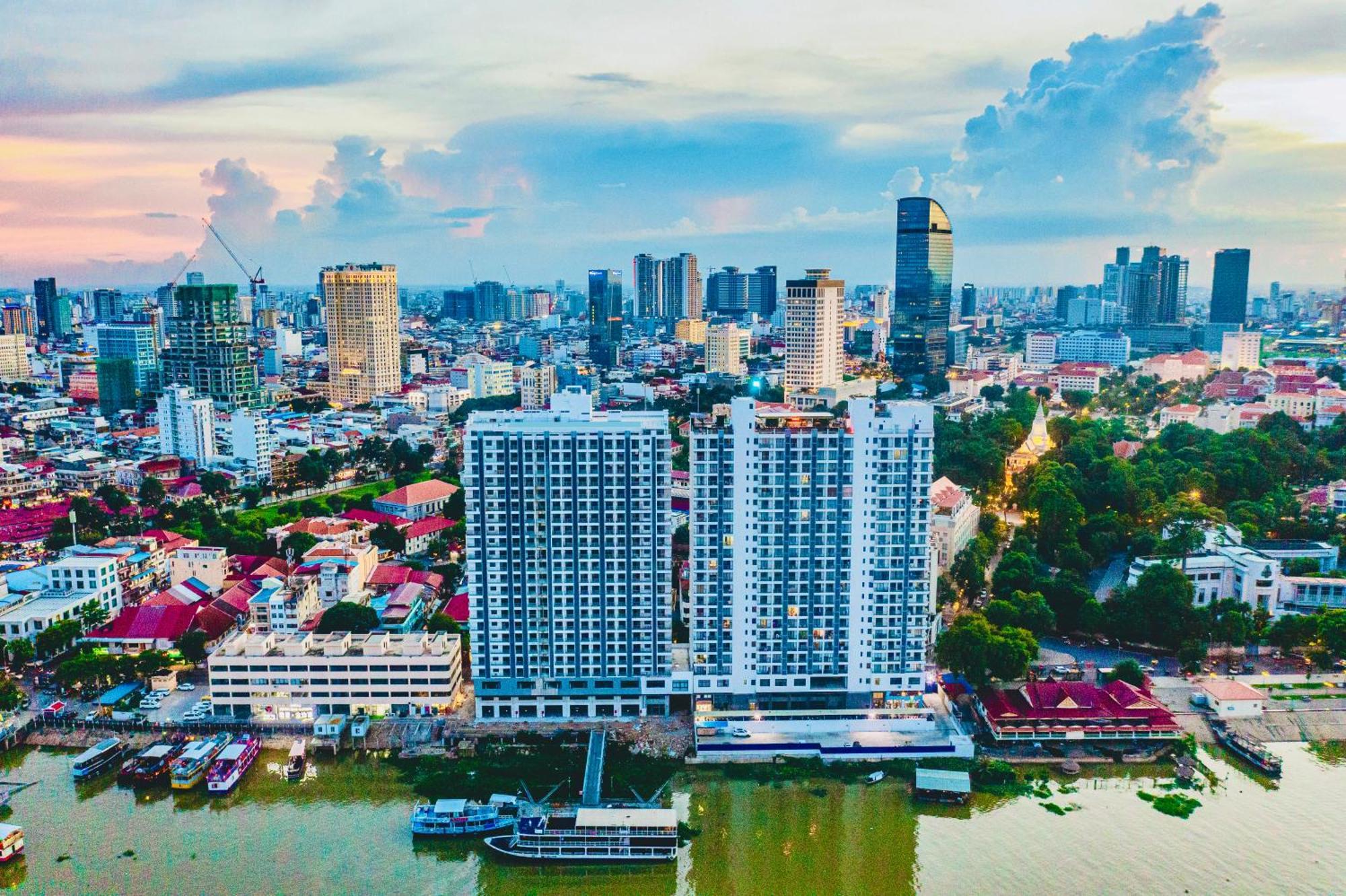 X One Hotel Phnom Penh Exterior photo